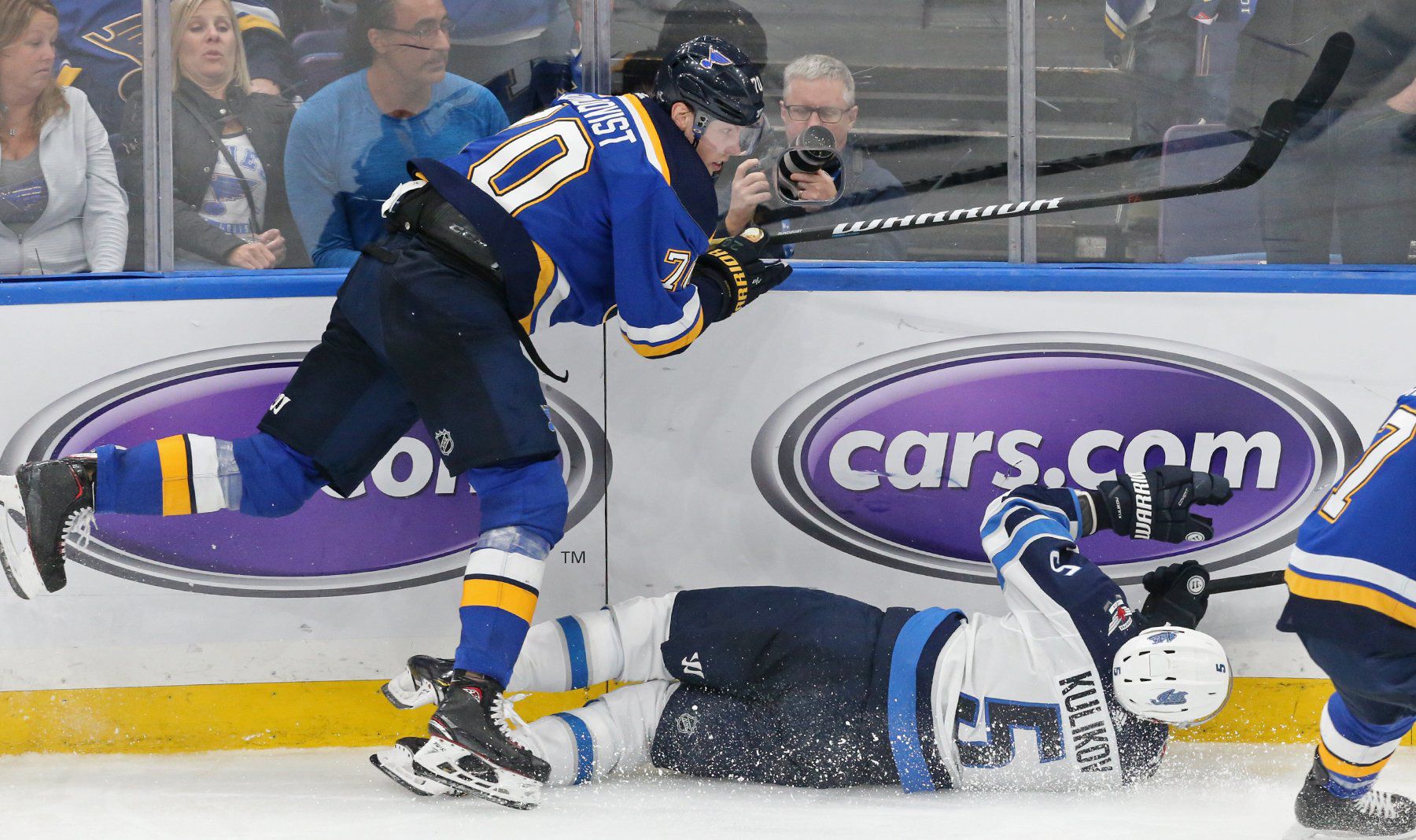 Blues and Jets skate in game 4 at the Enterprise Center